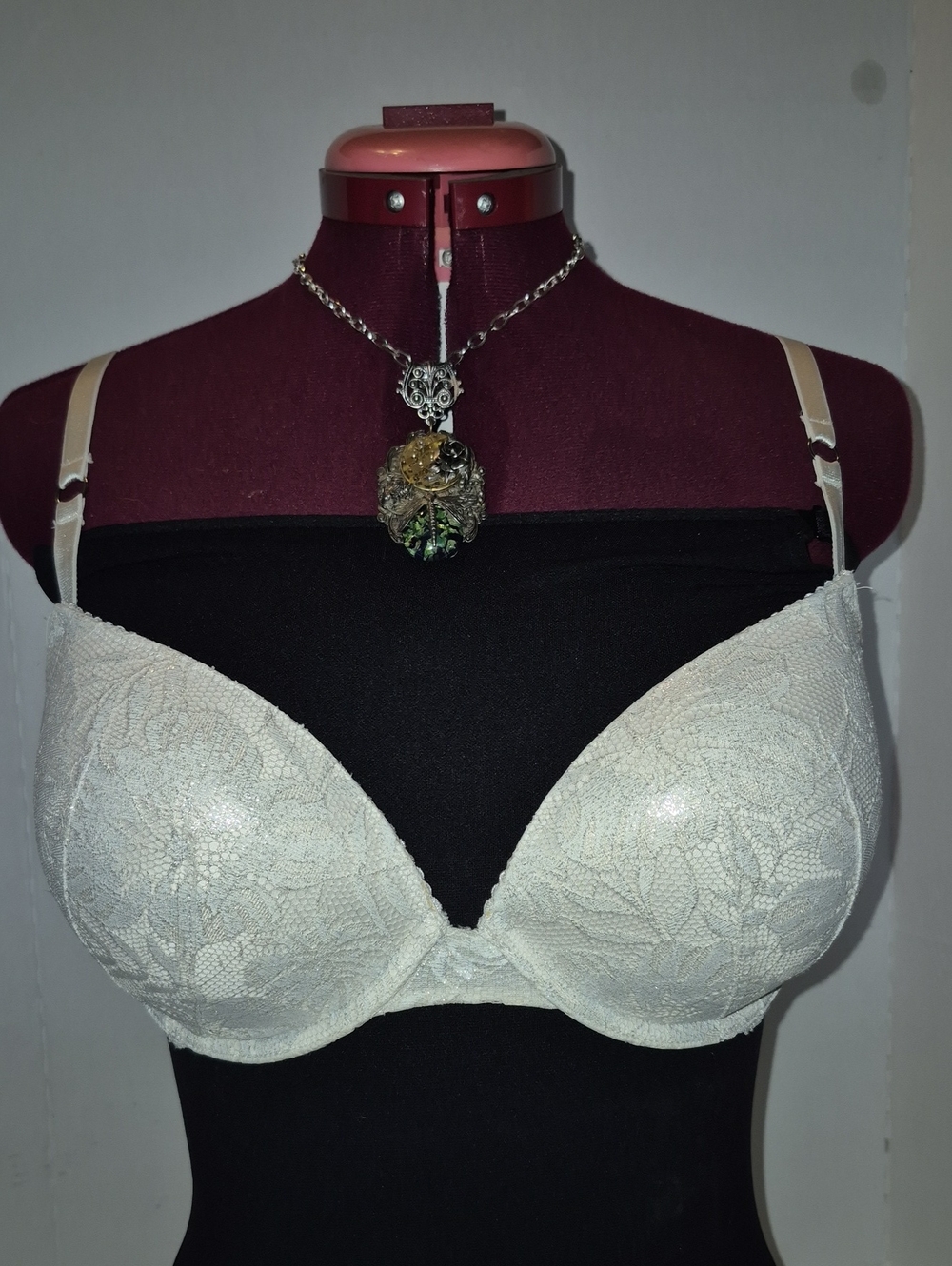VICTORIA SECRET Women's Lace Push-Up Bra in Cream 32DDD